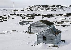 Ikirasak, wo Kenojuak und ihr Bruder Adamie geboren wurden. Ikirasak, wo Kenojuak und ihr Bruder Adamie geboren wurden.