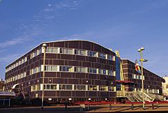 Iqaluit: Parlamentsgebäude | Legislative Assembly Building Iqaluit: Parlamentsgebäude | Legislative Assembly Building